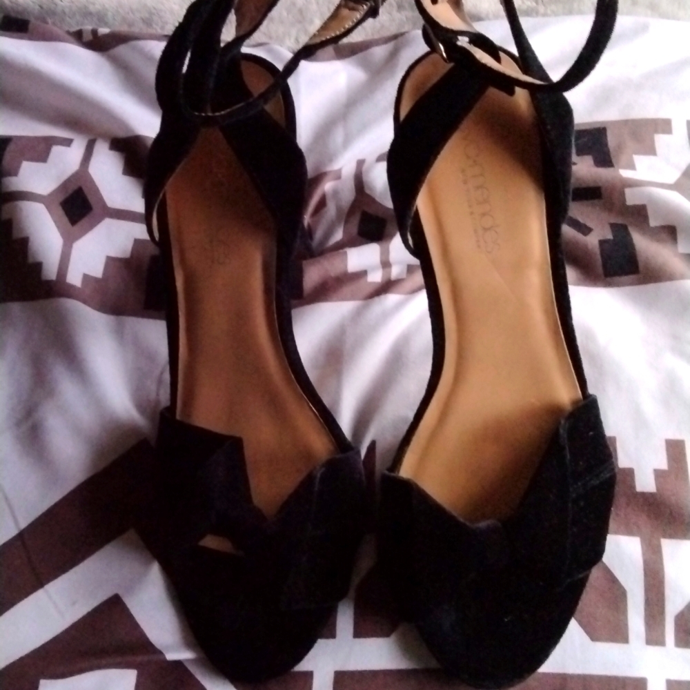 Eva.mendess Black velvet open toe Heels